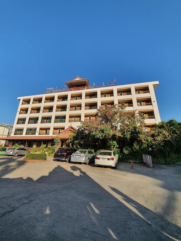 Rayong Lanna Hotel Esterno foto